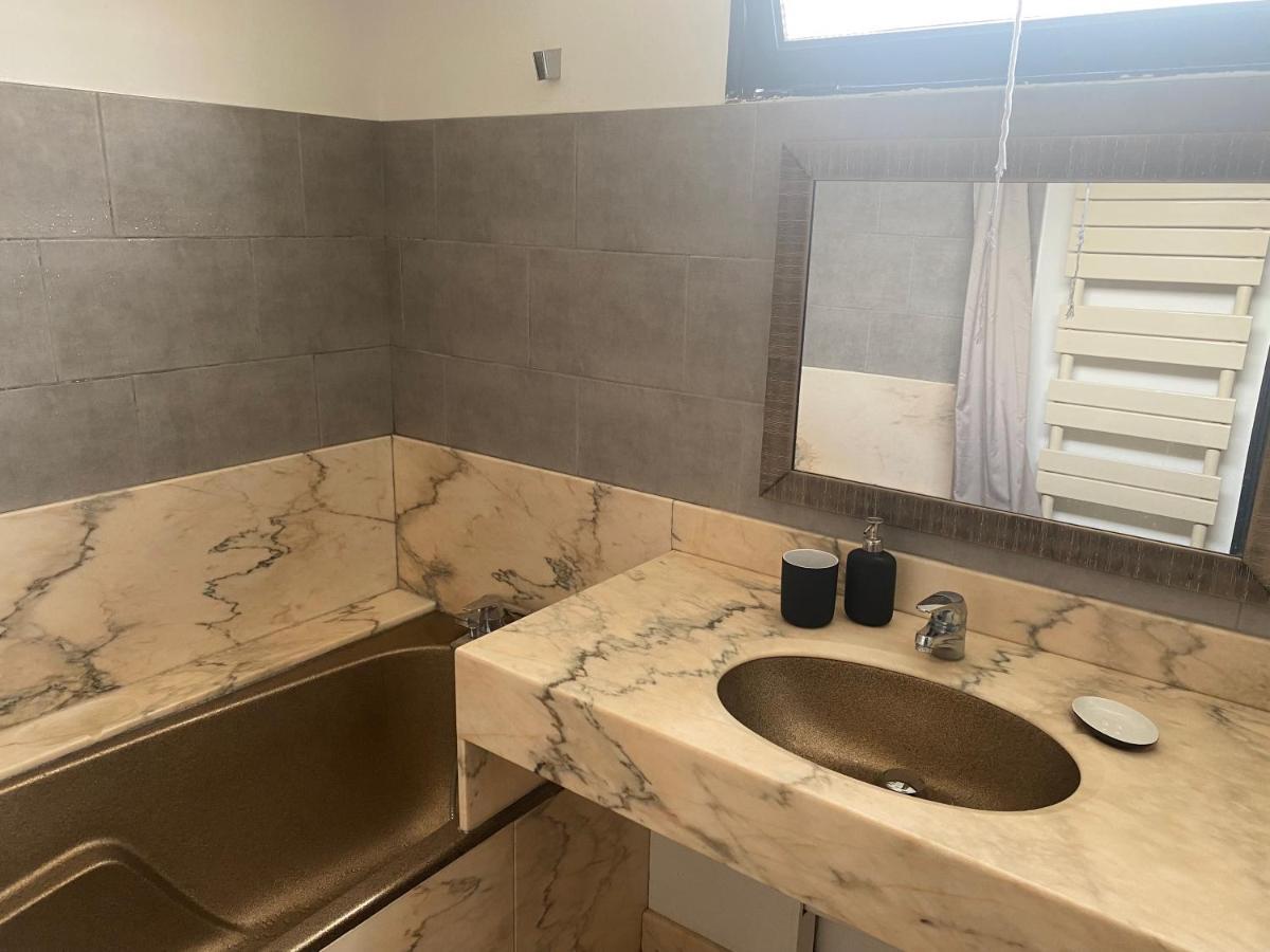 Nid Douillet T3 Au Coeur Des Remparts Apartment Aigues-Mortes